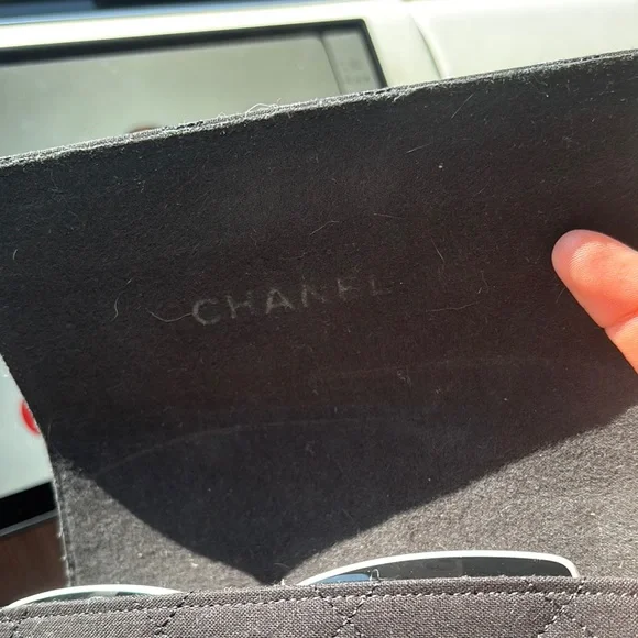 Chic Black Sunglasses with White Trim display picture 1